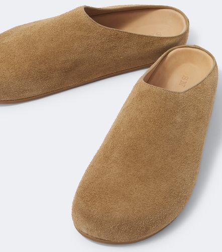 Wearing suede mules - Studio Nicholson - Modalova