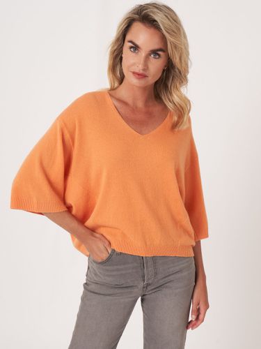 Loose fit cashmere sweater with short batwing sleeves - REPEAT cashmere - Modalova