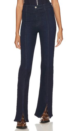 X Emrata Anisten Flare Jean in . Size 26, 32, 33 - AG Jeans - Modalova