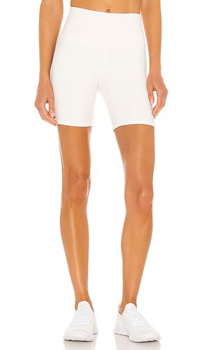 High waist biker short en color talla L en - White. Talla L (también en M, S, XS) - alo - Modalova