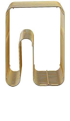 Taburete curva en color oro metálico talla all en - Metallic Gold. Talla all - AYTM - Modalova