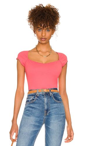 Sweetheart neck knit top en color coral talla S en - Coral. Talla S (también en M, L) - BCBGMAXAZRIA - Modalova