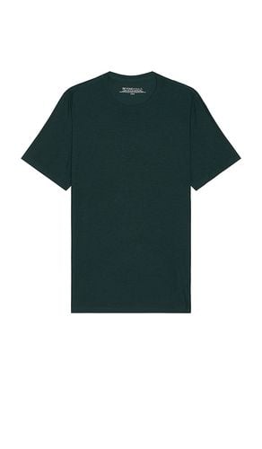 Camiseta en color verde oscuro talla L en - Dark Green. Talla L (también en M, S, XL/1X) - Beyond Yoga - Modalova