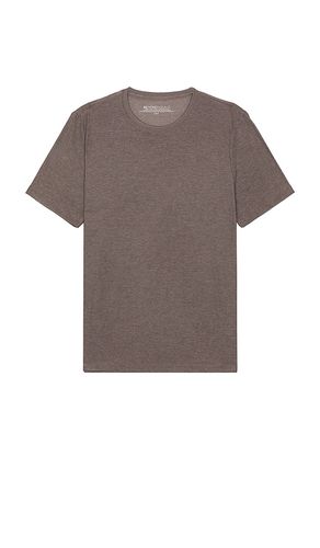 Camiseta en color gris talla L en - Grey. Talla L (también en M, S, XL/1X) - Beyond Yoga - Modalova