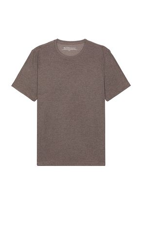 Camiseta en color gris talla S en - Grey. Talla S (también en XL/1X) - Beyond Yoga - Modalova