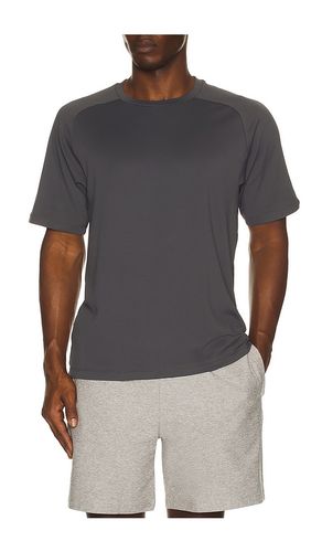 All in Active Tee in . Taglia S. Also in M, XXL/2X - Beyond Yoga - Modalova
