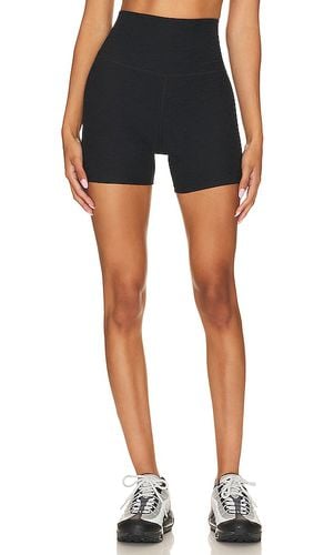 Short motero keep pace en color negro talla L en - Black. Talla L (también en M, XS) - Beyond Yoga - Modalova