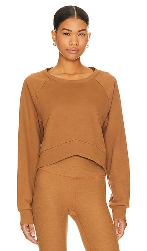 Uplift cropped pullover sweatshirt in color tan size L in - Tan. Size L (also in M, XL, XS) - Beyond Yoga - Modalova