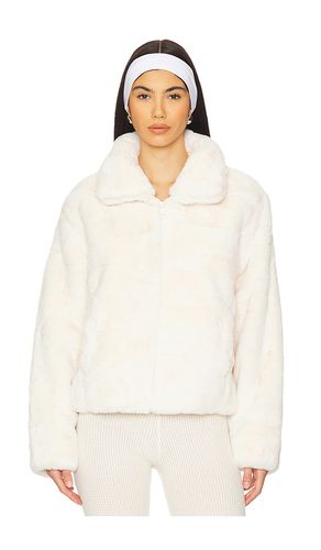 On The List Faux Fur Jacket in . Size M, S, XL - Beyond Yoga - Modalova