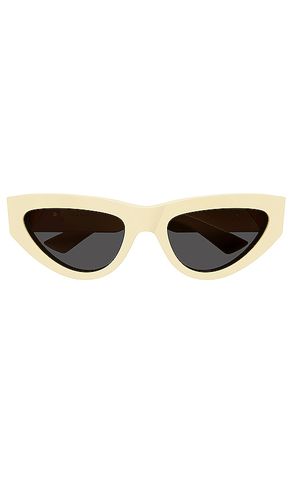 New Triangle Acetate Cat Eye Sunglasses in - Bottega Veneta - Modalova