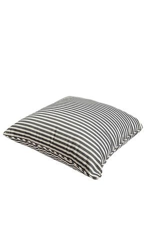 KISSEN THROW PILLOW - SQUARE in - business & pleasure co. - Modalova