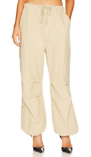 Lexi cargo pants in color tan size L in - Tan. Size L (also in M, S) - BY.DYLN - Modalova