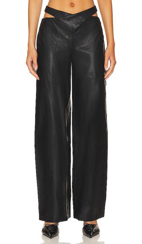 Atlas Faux Leather Pants in . Taglia M, XL - BY.DYLN - Modalova