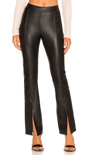 Faux Leather Split Front Pant in . Taglia M, S, XL, XS - Commando - Modalova