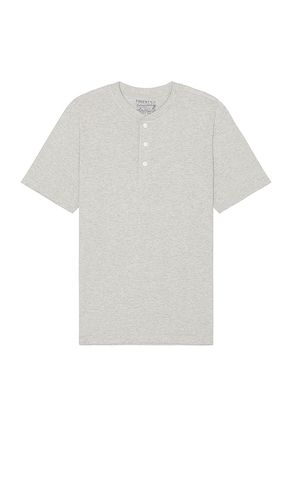 Short sleeve sunwashed henley in color grey size L in - Grey. Size L (also in M, S, XL/1X) - Faherty - Modalova