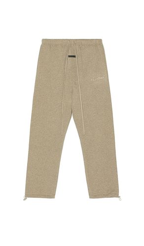 Relaxed Fleece Sweatpant in . Size L. Also in M, S, XL/1X, XXL/2X - Fear of God ESSENTIALS - Modalova