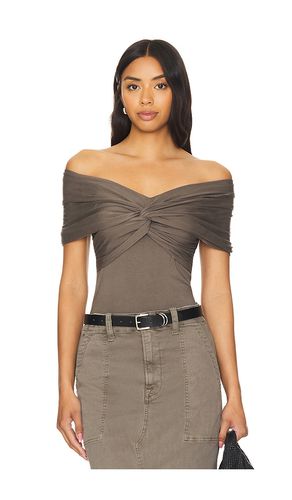 Off Shoulder Twisted Front Top in . Taglia M - Favorite Daughter - Modalova