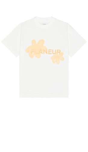 Floral Watercolor T-Shirt in . Size S, XL/1X - FLANEUR - Modalova