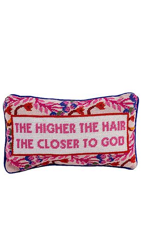 Almohada bordado higher the hair needlepoint pillow en color rosado talla all en / - Pink. Talla all - Furbish Studio - Modalova