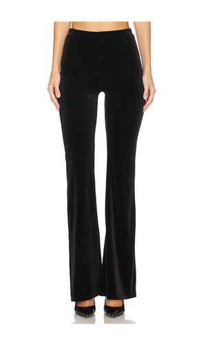 Velvet Flare Pant in . Size M, S, XL/1X, XS, XXL/2X, XXXL/3X, XXXXL/4X - Good American - Modalova