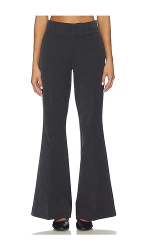 Essential Suiting Flare Trousers in . Size 0. Also in 2, 4 - Good American - Modalova