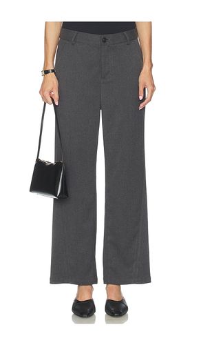 Andy Trouser in . Size M. Also in S - Geel - Modalova