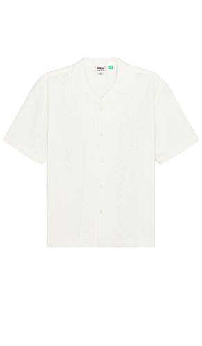 Eyelet Short Sleeve Camp Shirt in . Size S, XL/1X - Guess Originals - Modalova