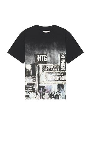 City Lights Tee in . Size M, S, XL/1X - Honor The Gift - Modalova