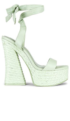 X REVOLVE Webster Sandal in . Size 8, 8.5, 9, 9.5 - JLO Jennifer Lopez - Modalova