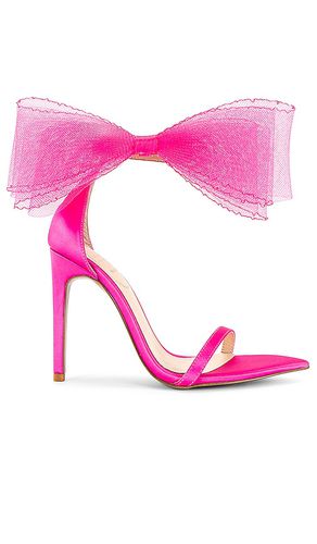 X REVOLVE Cynthia Sandal in . Size 7, 7.5, 9, 9.5 - Michael Costello - Modalova