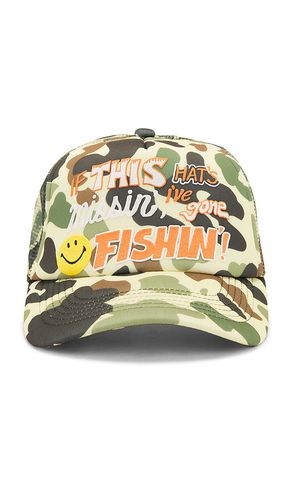 Smiley Camo Trucker Hat in - Market - Modalova