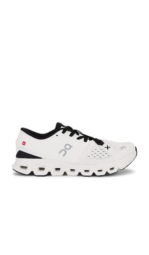 Zapatilla deportiva cloud x 4 en color blanco talla 5 en & - White. Talla 5 (también en 5.5) - On - Modalova