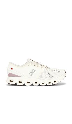 Cloud X 4 W Sneaker in . Taglia 7.5. Also in 11 - On - Modalova
