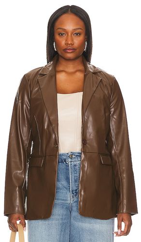 Chloe faux leather blazer en color chocolate talla L en - Chocolate. Talla L (también en M, S, XS, XXS) - REMI x REVOLVE - Modalova