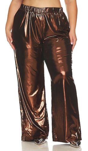 Pantalón camille en color bronce metálico talla L en - Metallic Bronze. Talla L (también en M, S, XS) - REMI x REVOLVE - Modalova