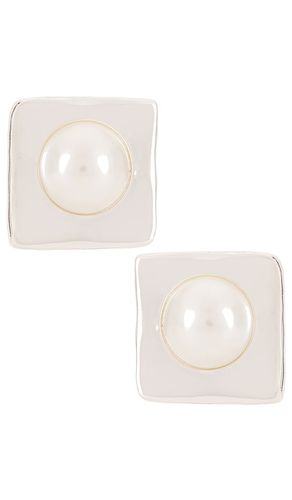 Nikki Pearl Earring in - retrofete - Modalova