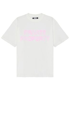 Private Property Tee in . Size XL/1X - Renowned - Modalova