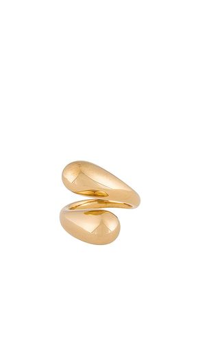 Anillo twisted dash en color oro metálico talla 5 en - Metallic Gold. Talla 5 (también en 6, 7, 8) - SOKO - Modalova