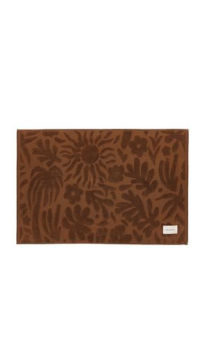 Sunny Sculpted Bath Mat in - Slowtide - Modalova
