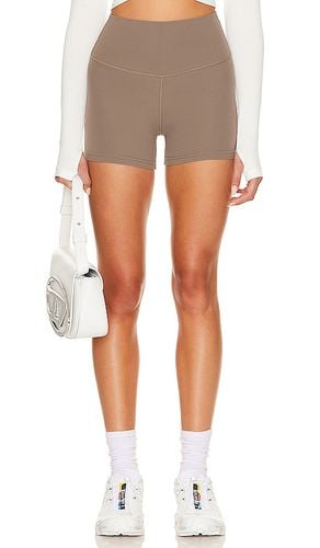 X REVOLVE Airweight High Waist 3.5 Short in . Size M, S - Splits59 - Modalova