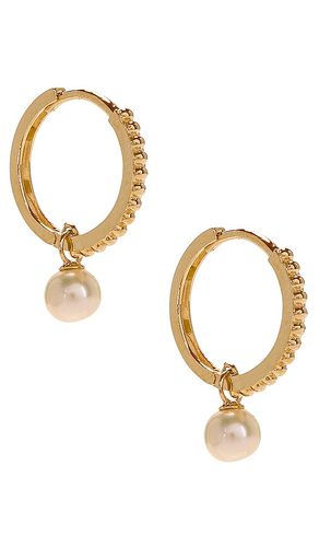 Beaded Pearl Huggie Earrings in - STONE AND STRAND - Modalova