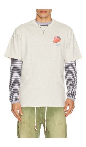 Strawberry Tee in . Taglia S. Also in M, L, XL/1X - thisisneverthat - Modalova
