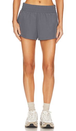 Kallin running short en color gris talla L en - Grey. Talla L (también en M, S, XL, XS) - Varley - Modalova