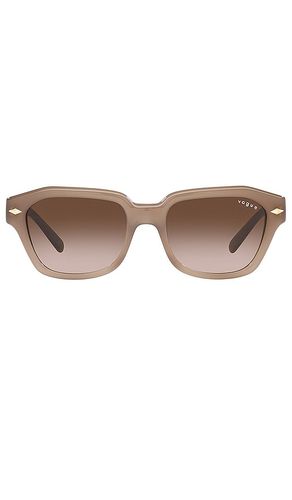 X Hailey Bieber Square Sunglasses in - Vogue Eyewear - Modalova