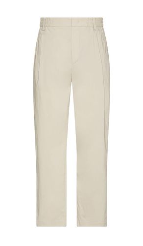 Relaxed Nylon Pleated Pant in . Size L. Also in M, XL/1X - WAO - Modalova
