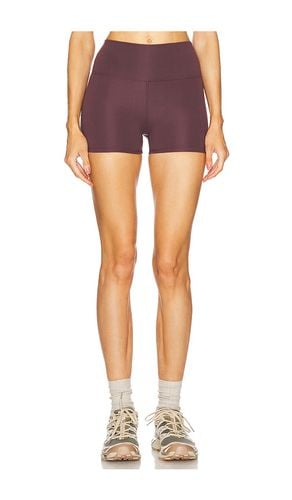 Lorena 3 inch shorts en color vino talla L en - Wine. Talla L (también en M, S, XL, XS, XXS) - WellBeing + BeingWell - Modalova