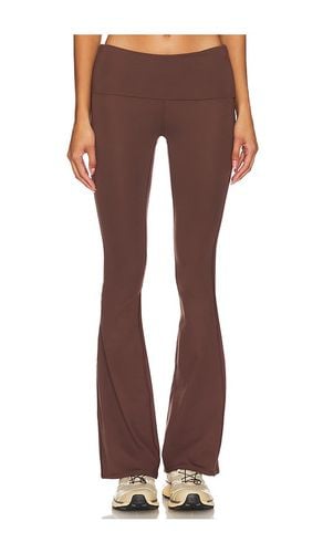 LoungeWell Light Hawley Foldover Pant in . Size M, S, XL - WellBeing + BeingWell - Modalova