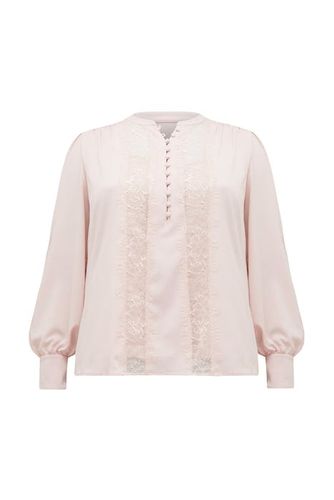 Georgia Lace Insert Curve Blouse Blush - Forever New - Modalova