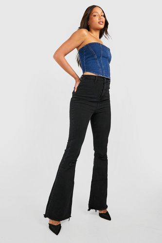 Womens Tall High Waist Ripped Stretch Flare Jeans - - 10 - boohoo - Modalova
