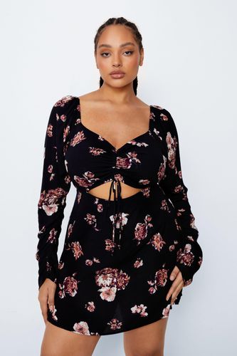 Womens Plus Size Floral Ruched Skater Dress - - 18 - Nasty Gal - Modalova